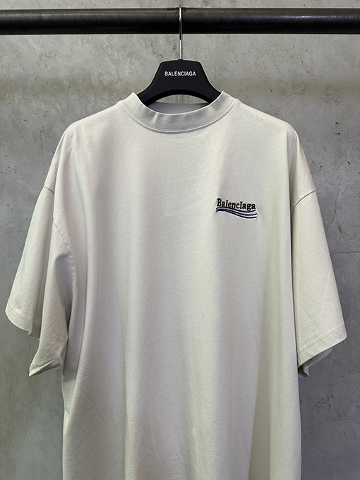 バレンシアガ Balenciaga クラシックなコカコーラの波ロゴ刺繍入り半袖Tシャツ