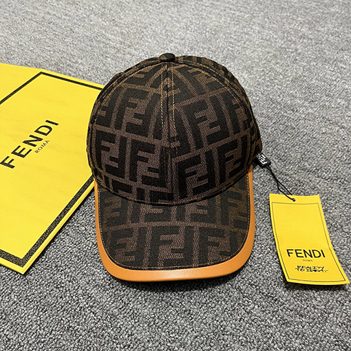 フェンディ クラシックなモノグラム入りベースボールキャップ
