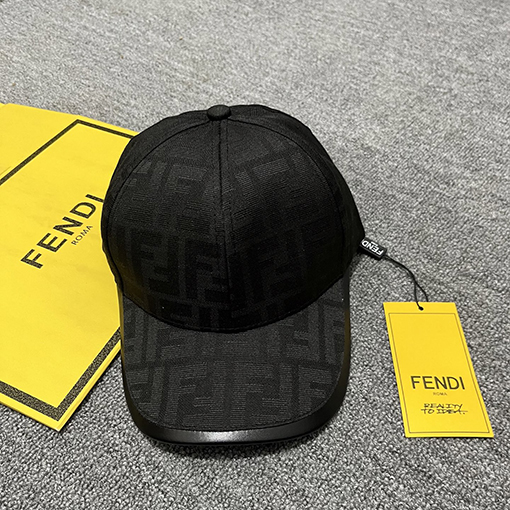 フェンディ クラシックなモノグラム入りベースボールキャップ