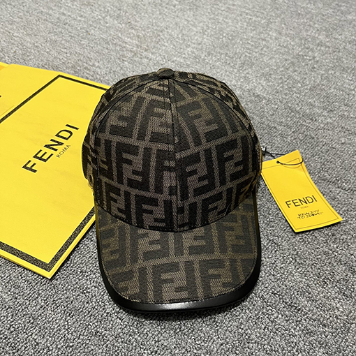 フェンディ クラシックなモノグラム入りベースボールキャップ
