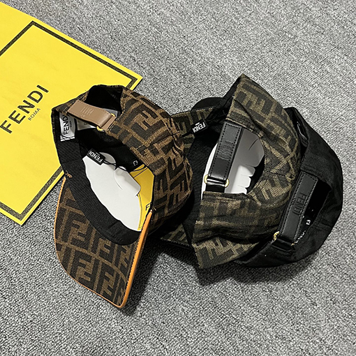 フェンディ クラシックなモノグラム入りベースボールキャップ