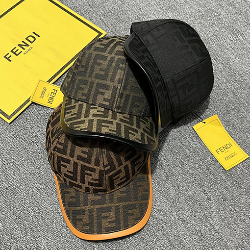 フェンディ クラシックなモノグラム入りベースボールキャップ