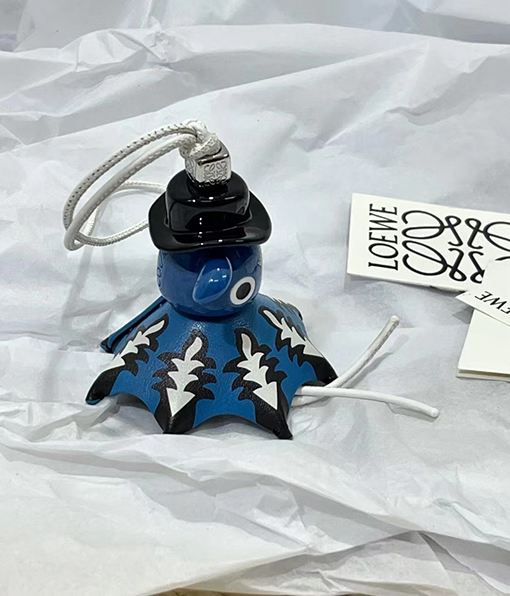 ロエベ Puzzle 10周年の限定スプライトキーホルダー