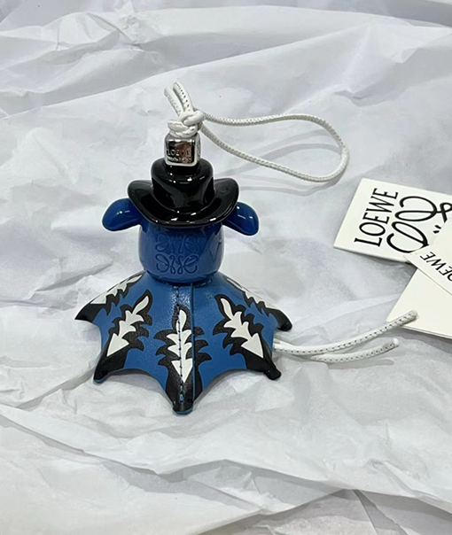 ロエベ Puzzle 10周年の限定スプライトキーホルダー