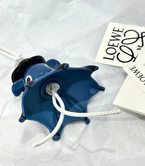 ロエベ Puzzle 10周年の限定スプライトキーホルダー