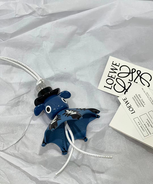 ロエベ Puzzle 10周年の限定スプライトキーホルダー