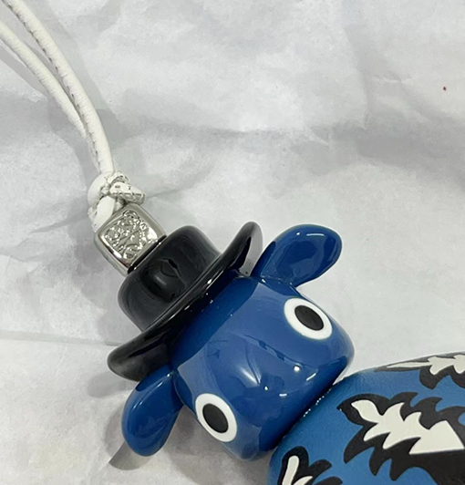 ロエベ Puzzle 10周年の限定スプライトキーホルダー