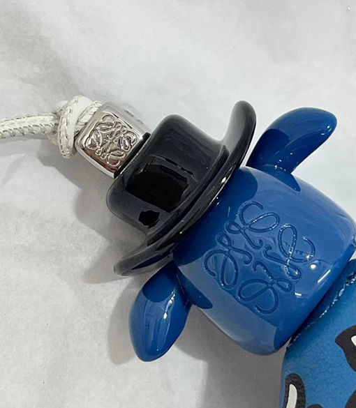 ロエベ Puzzle 10周年の限定スプライトキーホルダー