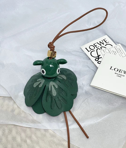 ロエベコピー Puzzle 新モデル10周年の限定スプライトキーホルダー