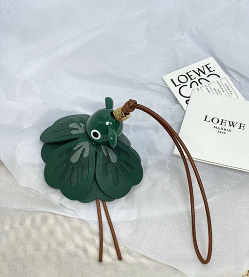 ロエベコピー Puzzle 新モデル10周年の限定スプライトキーホルダー