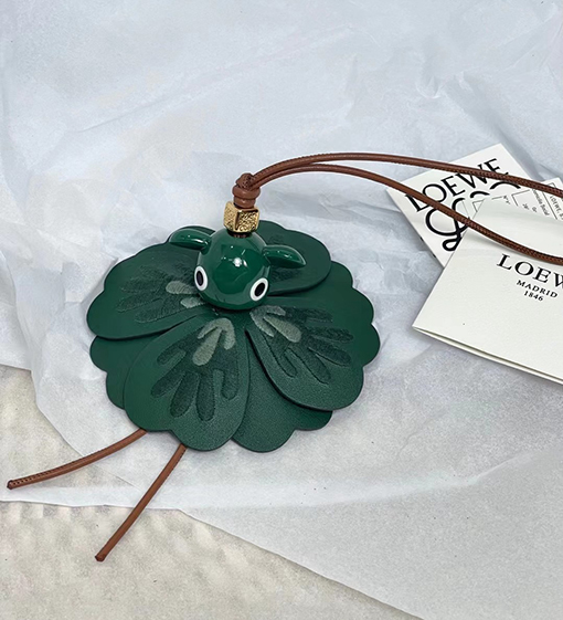 ロエベコピー Puzzle 新モデル10周年の限定スプライトキーホルダー