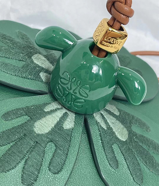 ロエベコピー Puzzle 新モデル10周年の限定スプライトキーホルダー