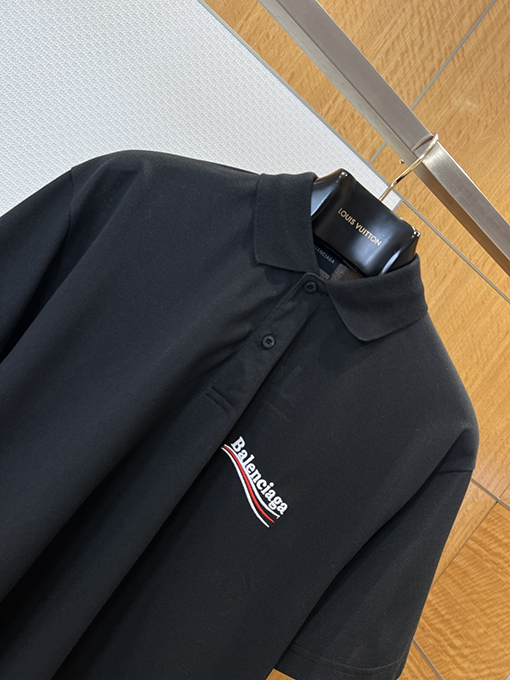 バレンシアガ BALENCIAGA 刺繍ロゴ入りの半袖ポロシャツ