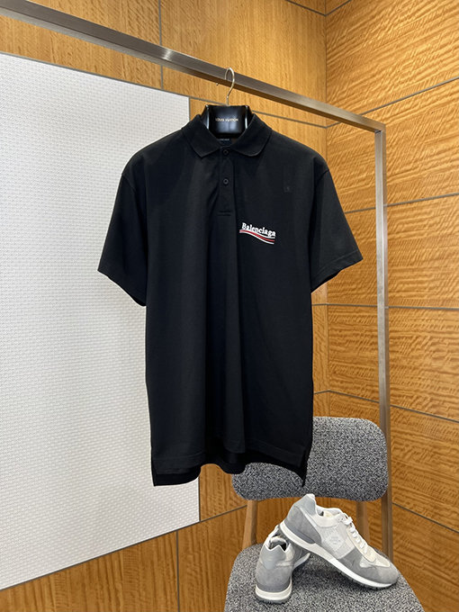 バレンシアガ BALENCIAGA 刺繍ロゴ入りの半袖ポロシャツ