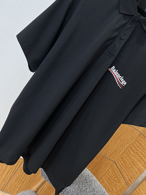 バレンシアガ BALENCIAGA 刺繍ロゴ入りの半袖ポロシャツ