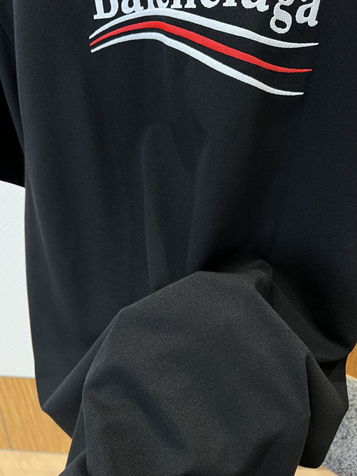 バレンシアガ BALENCIAGA 刺繍ロゴ入りの半袖ポロシャツ