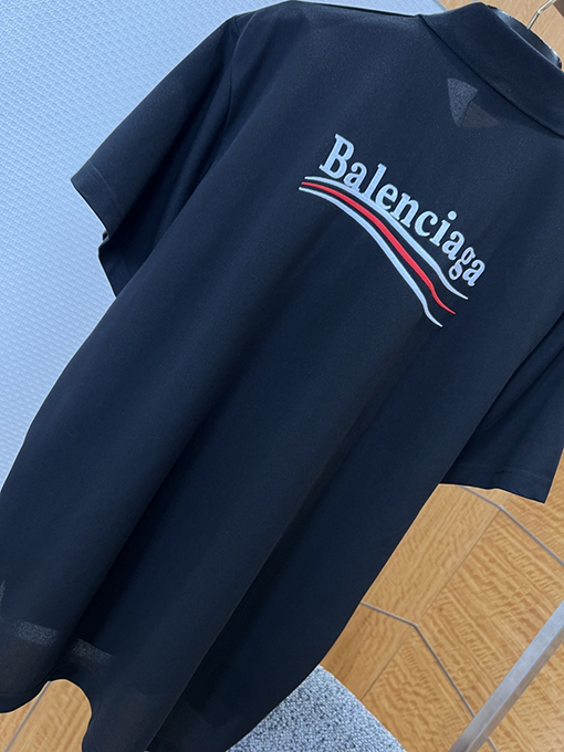 バレンシアガ BALENCIAGA 刺繍ロゴ入りの半袖ポロシャツ