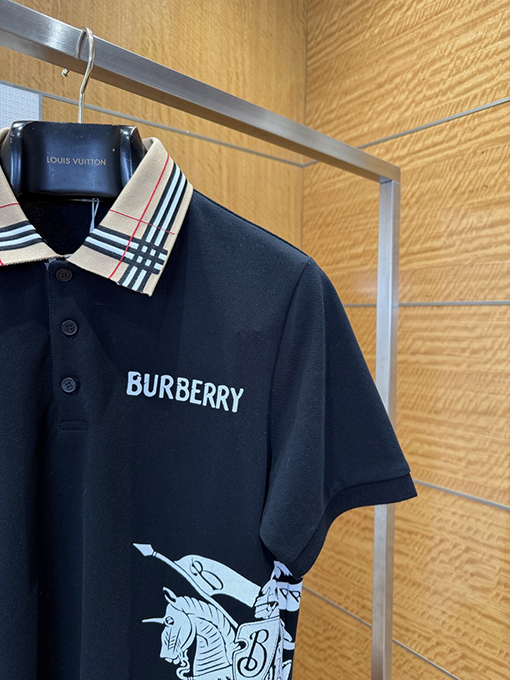 バーバリー BURBERRY チェック柄の襟の乗馬柄プリントの半袖ポロシャツ
