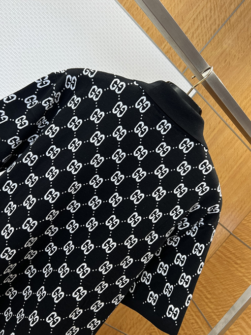 グッチ 全面ジャカードニットの半袖ポロシャツ
