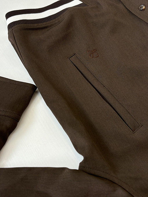 ロエベ ブラウンのギャバジンの長袖襟付きシャツ