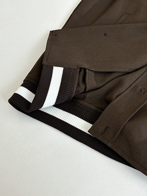 ロエベ ブラウンのギャバジンの長袖襟付きシャツ