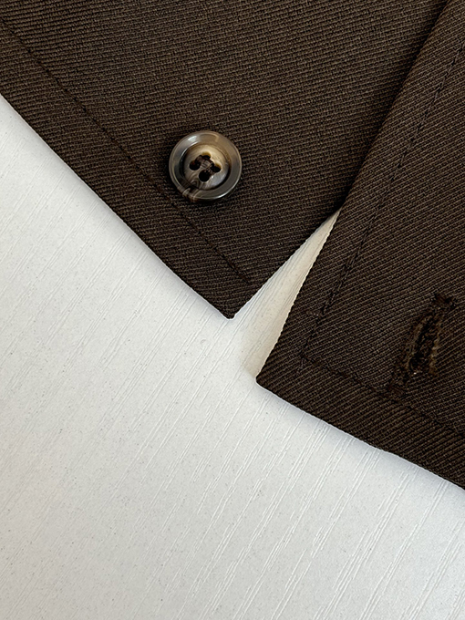 ロエベ ブラウンのギャバジンの長袖襟付きシャツ