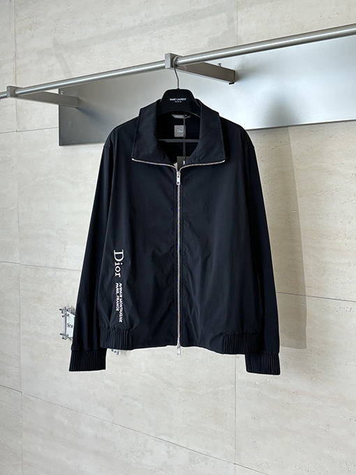 ディオールコピー Dior アベニューモンテーニュのロゴ刺繍入りスタンドカラージップアップナイロンジャケット