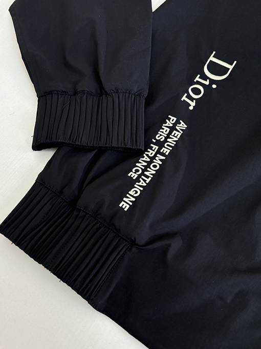 ディオールコピー Dior アベニューモンテーニュのロゴ刺繍入りスタンドカラージップアップナイロンジャケット