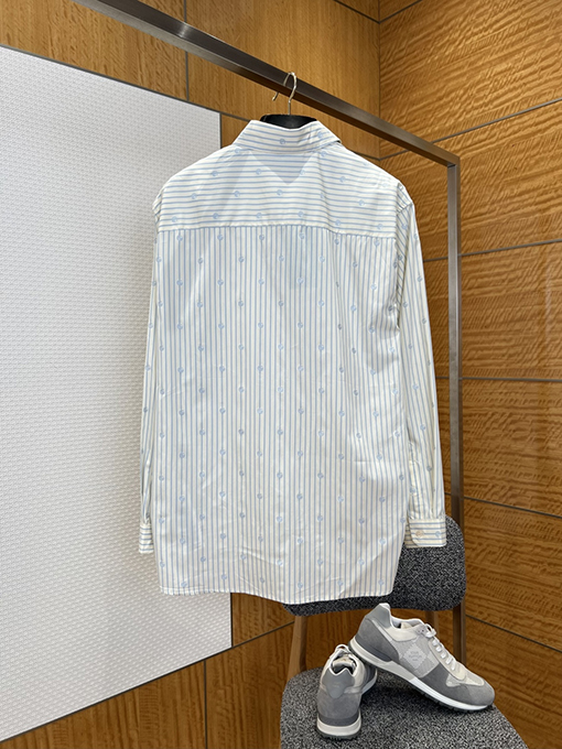 グッチスーパーコピー ストライプ柄の総柄ロゴ入り長袖襟付きシャツ