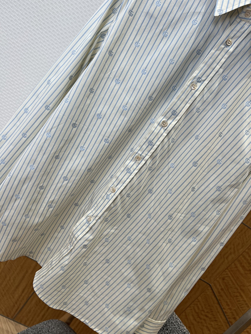 グッチスーパーコピー ストライプ柄の総柄ロゴ入り長袖襟付きシャツ