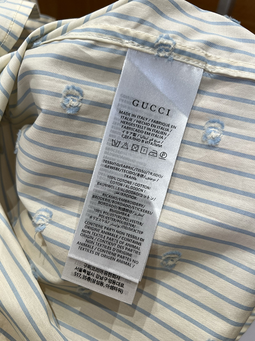 グッチスーパーコピー ストライプ柄の総柄ロゴ入り長袖襟付きシャツ