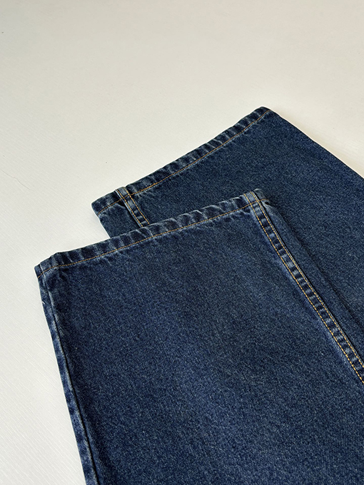 ルイヴィトンブランドコピー モノグラム柄とパネルポケットが特徴のレザーパッチワークジーンズ