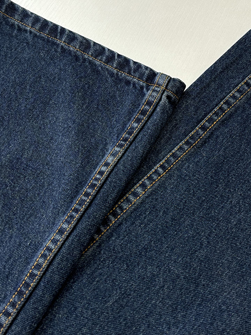 ルイヴィトンブランドコピー モノグラム柄とパネルポケットが特徴のレザーパッチワークジーンズ