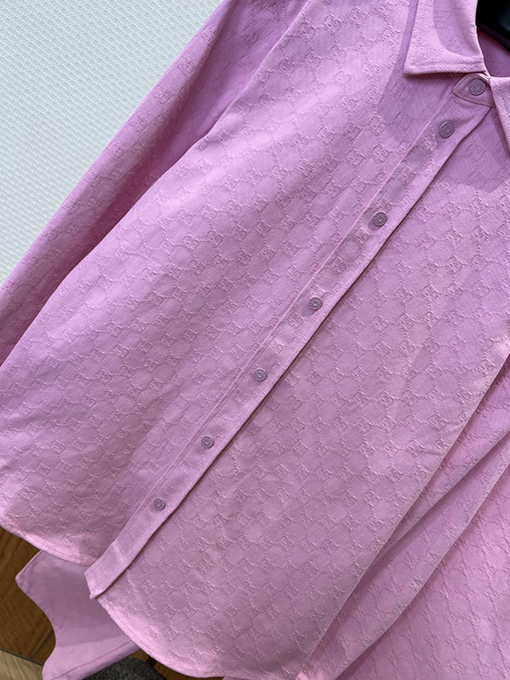 グッチ 全面プリントのジャカード織り長袖襟付きシャツとパンツのスーツ