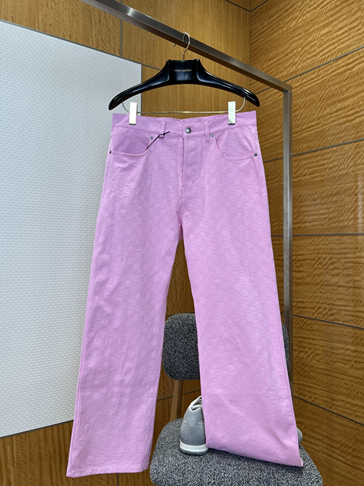 グッチ 全面プリントのジャカード織り長袖襟付きシャツとパンツのスーツ