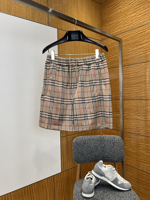 バーバリースーパーコピー チェック柄のドローストリング付きカーゴショーツ