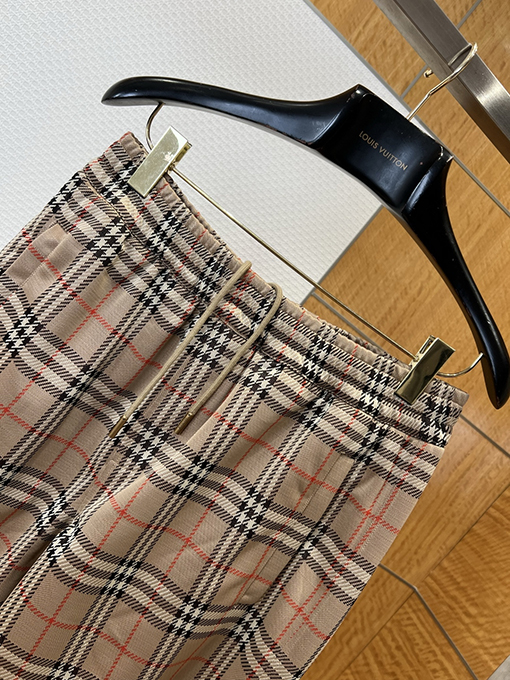 バーバリースーパーコピー チェック柄のドローストリング付きカーゴショーツ