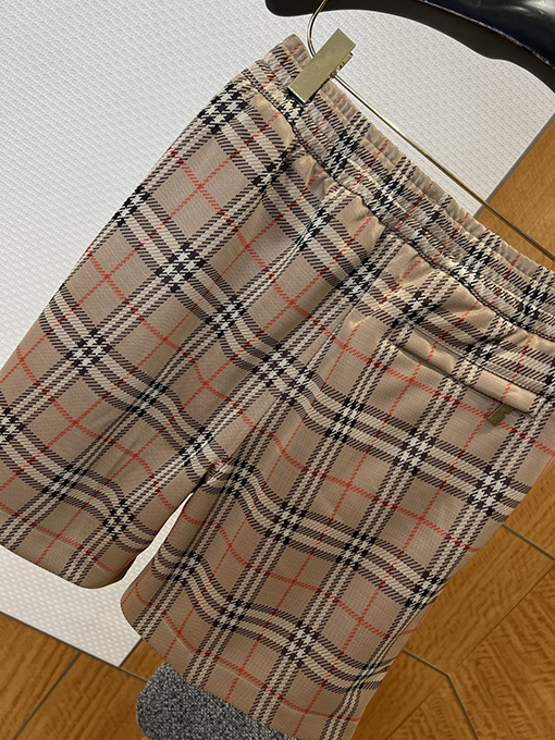 バーバリースーパーコピー チェック柄のドローストリング付きカーゴショーツ