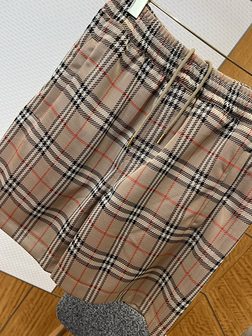 バーバリースーパーコピー チェック柄のドローストリング付きカーゴショーツ