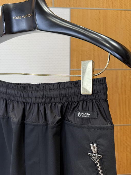 プラダコピー ファスナー付きポケットパンツ