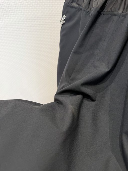 プラダコピー ファスナー付きポケットパンツ