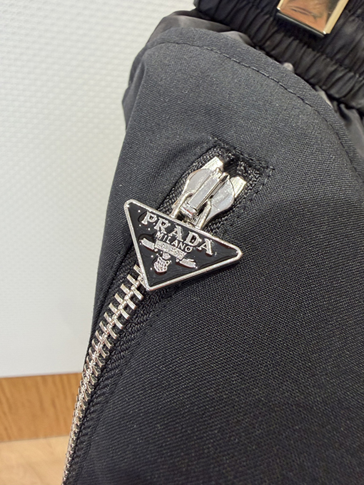 プラダコピー ファスナー付きポケットパンツ