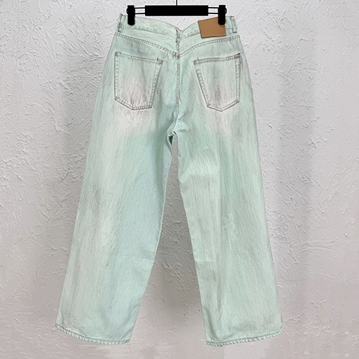 アクネストゥディオズ 暗闇で光るダメージジーンズ