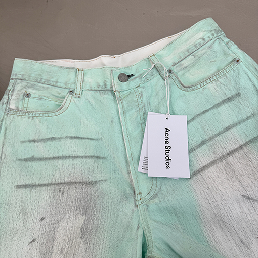 アクネストゥディオズ 暗闇で光るダメージジーンズ