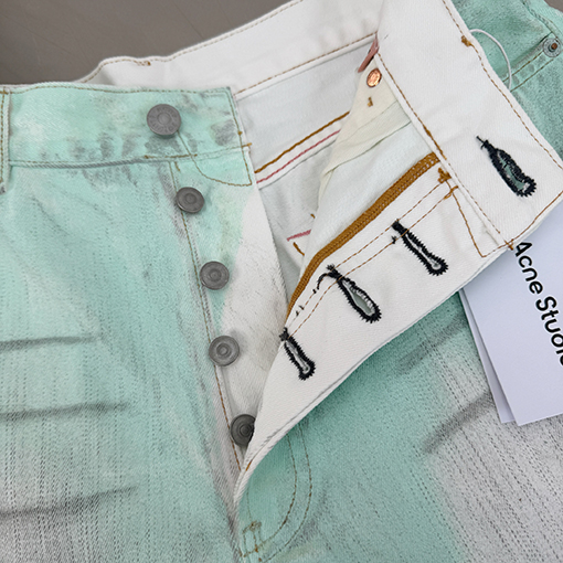 アクネストゥディオズ 暗闇で光るダメージジーンズ