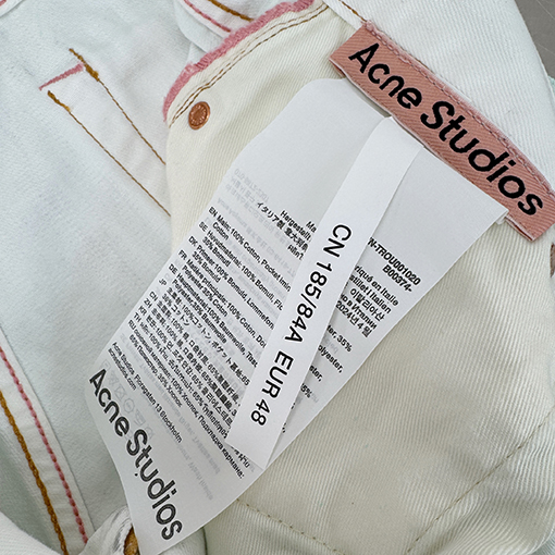 アクネストゥディオズ 暗闇で光るダメージジーンズ