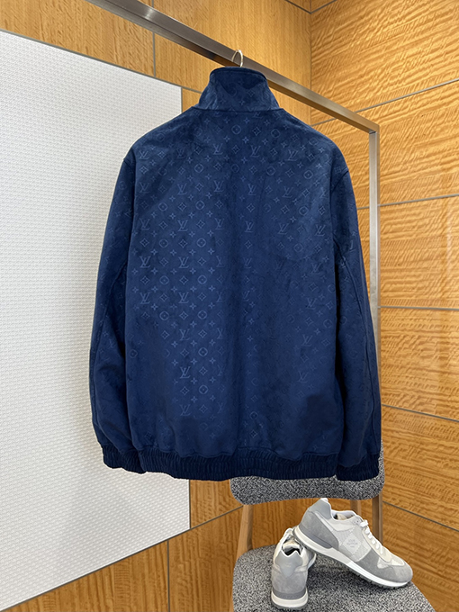 ルイヴィトン クラシックなエンボスの花柄スエードスタンドカラージャケット
