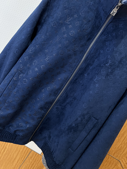 ルイヴィトン クラシックなエンボスの花柄スエードスタンドカラージャケット