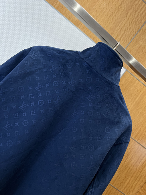 ルイヴィトン クラシックなエンボスの花柄スエードスタンドカラージャケット