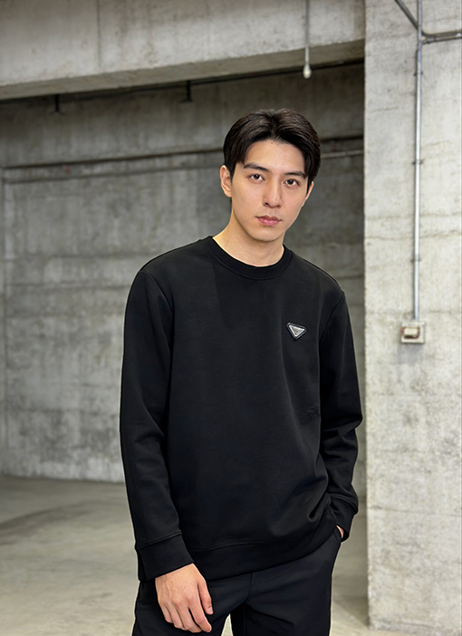 プラダコピー 三角形のロゴ入りクルーネックのスウェットシャツ